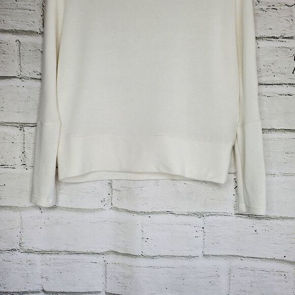 Cupcakes & cashmere cropped white soft sweatshirt small - Picture 3 of 7